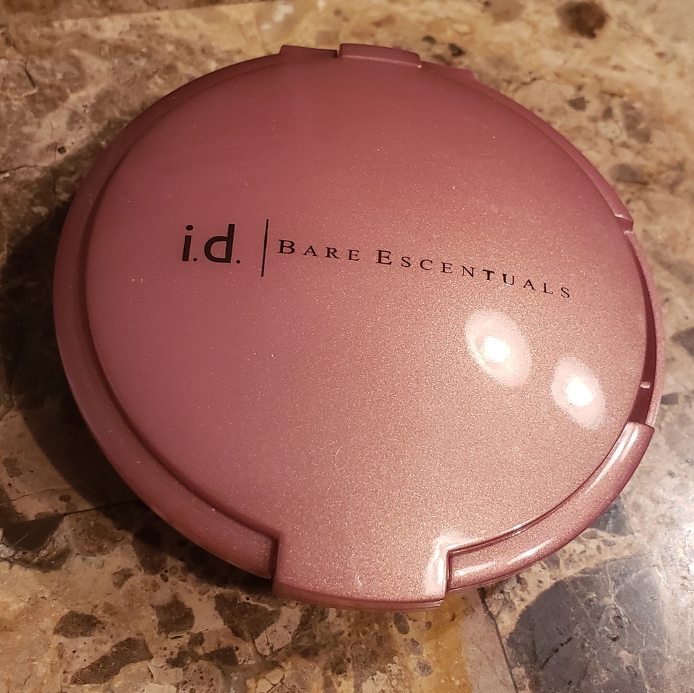 Bare Escentuals Refillable Mirrored Compact! - Picture 2 of 3